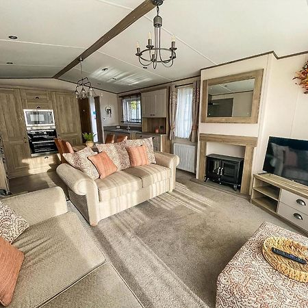 Stunning 8 Berth Caravan With Decking At Kessingland Beach Ref 90017D Benacre Eksteriør billede