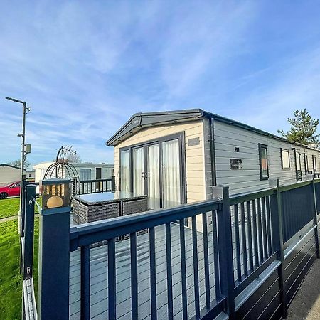 Stunning 8 Berth Caravan With Decking At Kessingland Beach Ref 90017D Benacre Eksteriør billede