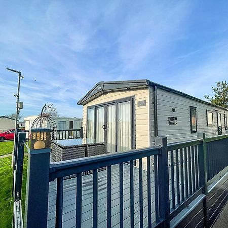 Stunning 8 Berth Caravan With Decking At Kessingland Beach Ref 90017D Benacre Eksteriør billede