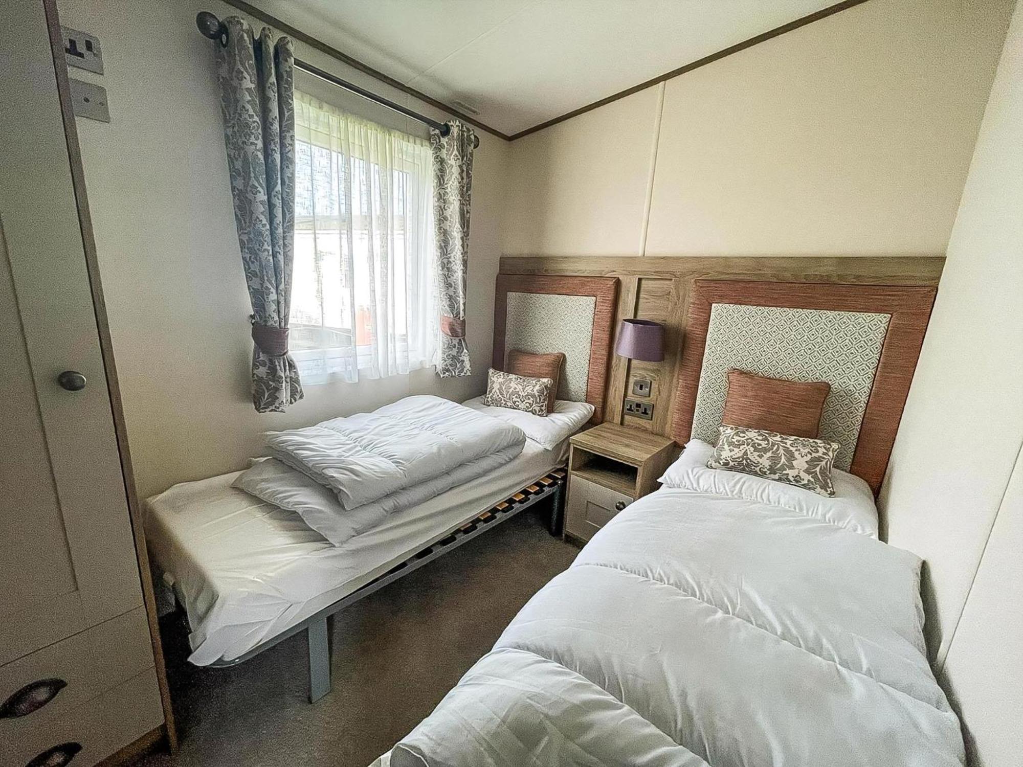 Stunning 8 Berth Caravan With Decking At Kessingland Beach Ref 90017D Benacre Eksteriør billede
